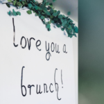 Love you a brunch! sign | Tutorial | Fiestanosiesta.com