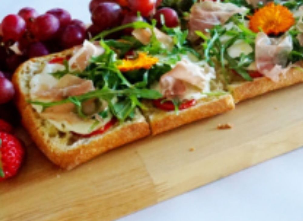 Flatbread Pizza with arugula and prosciutto.