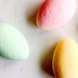 DIY large Easter egg bath bombs with a toy inside | casapizzi.com