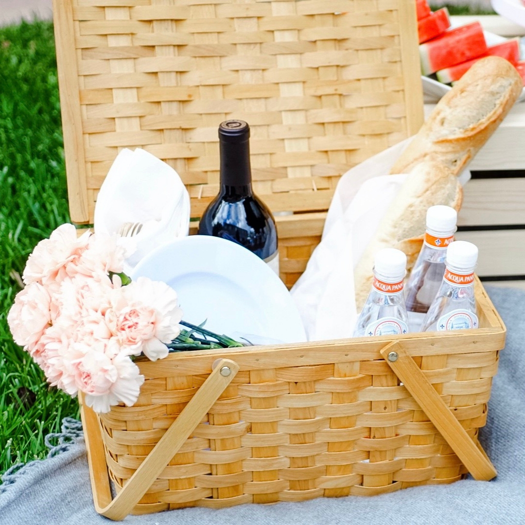 Picnic Basket - printable checklist | Fiestanosiesta.com