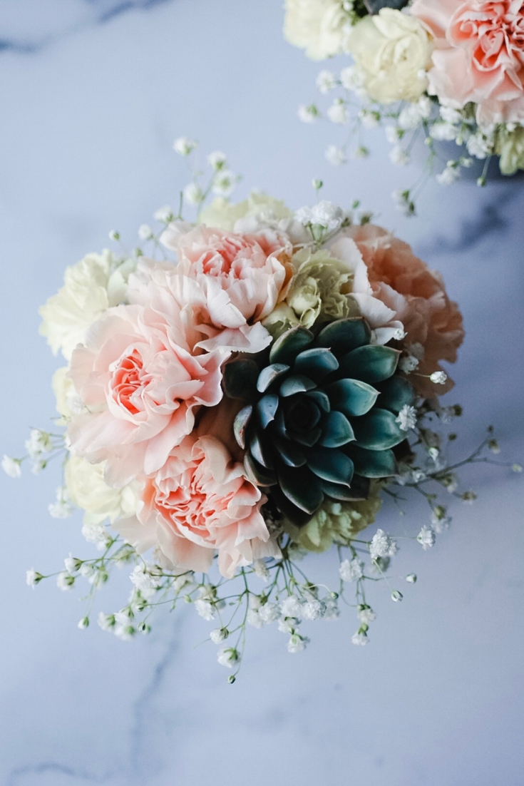 DIY floral and succulent centerpieces | Fiestanosiesta.com