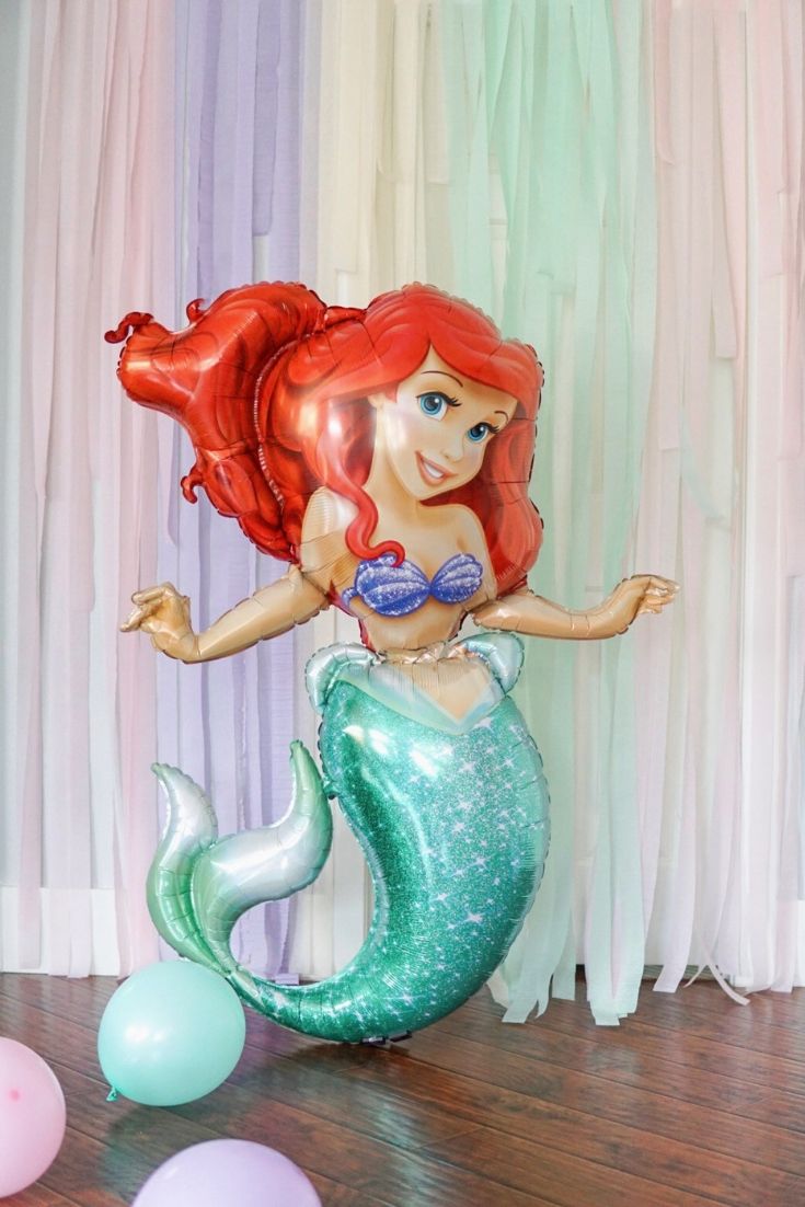 Little mermaid backdrop with fringe streamers | Fiestanosiesta.com