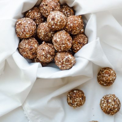 Oatmeal chocolate chip cinnamon date balls recipe.