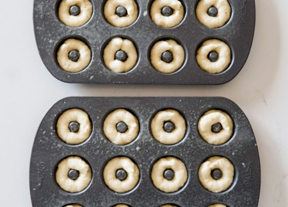 Fill mini donut pan