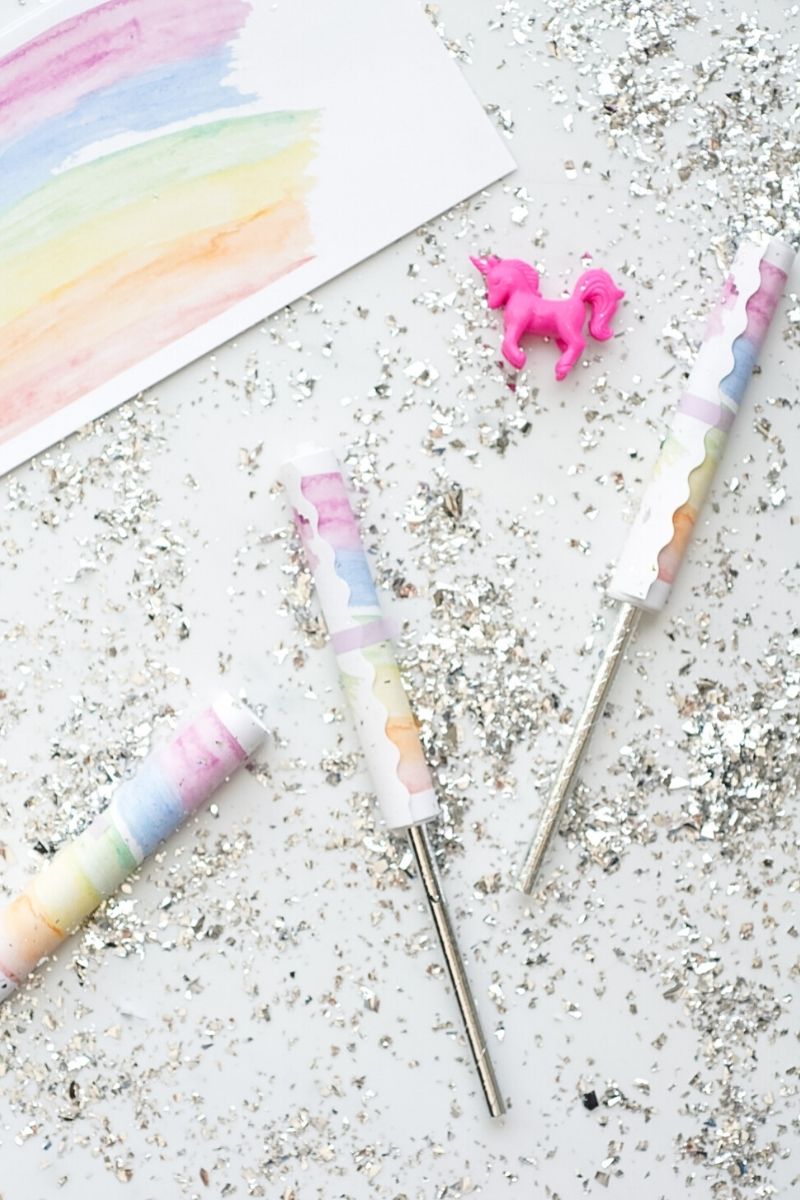 How to make rainbow paper wands party favor or easy fun craft - printable rainbow paper pattern