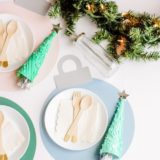 DIY Colorful Christmas Ornament Placemats | Esferas de papel para decorar la mesa de navidad