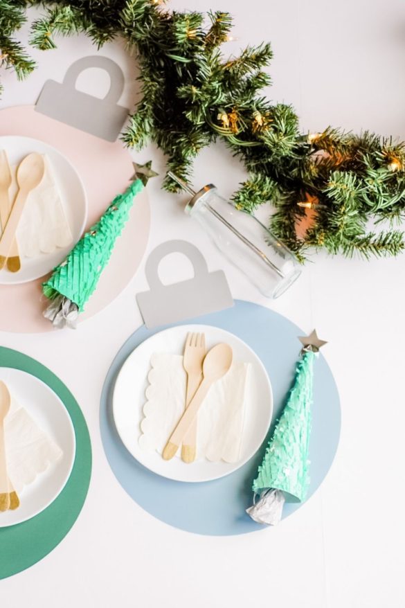 DIY Colorful Christmas Ornament Placemats | Esferas de papel para decorar la mesa de navidad
