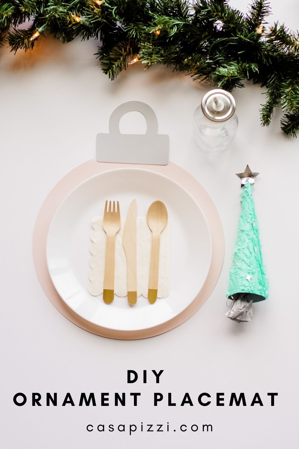 DIY Colorful Christmas Ornament Placemats | Esferas de papel para decorar la mesa de navidad