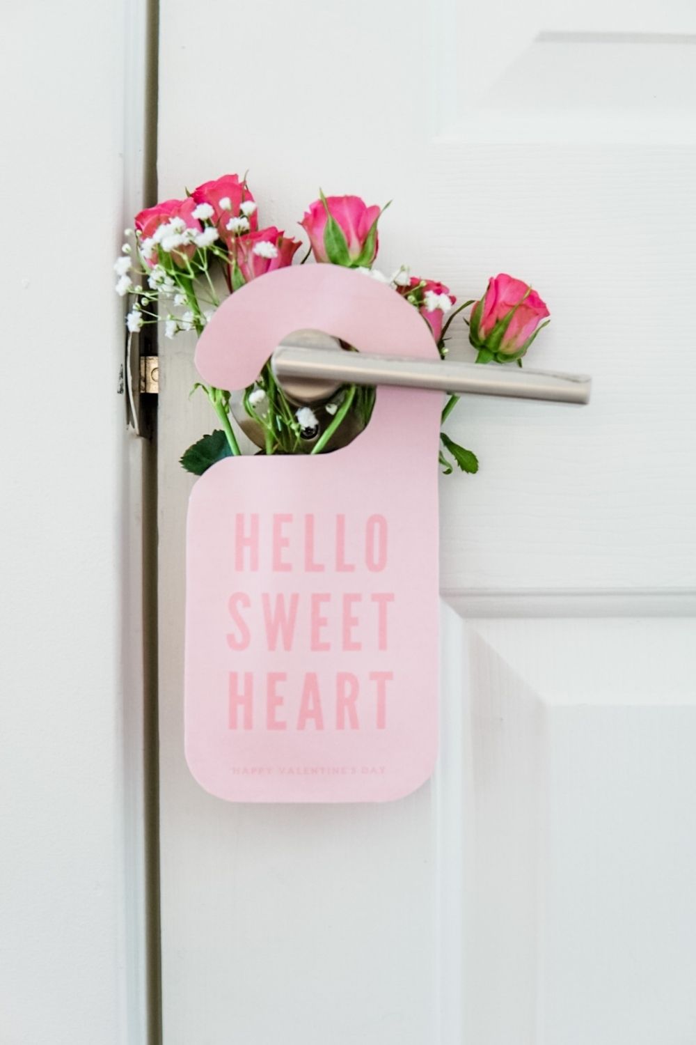 DIY Valentine's Day door hangers with pocket for something special - Hello Sweet Heart | Dia de San Valentin - Letrero para la puerta