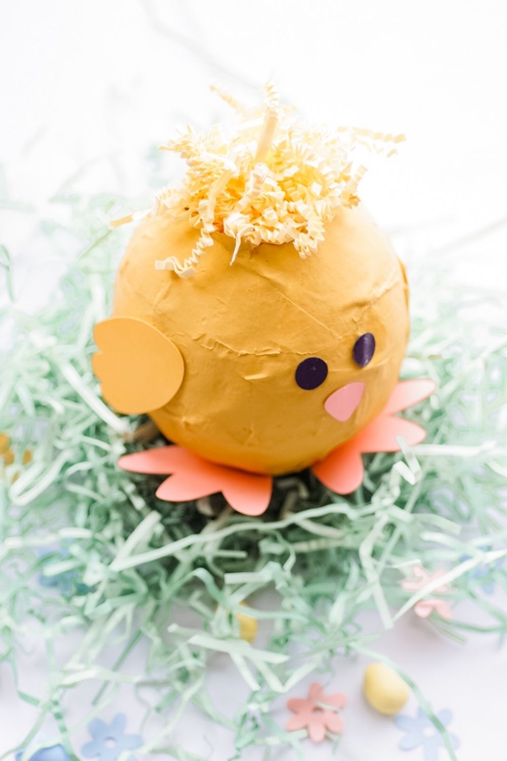 How to make a cute Easter chick mini pinata | Como hacer una pinata de pollito