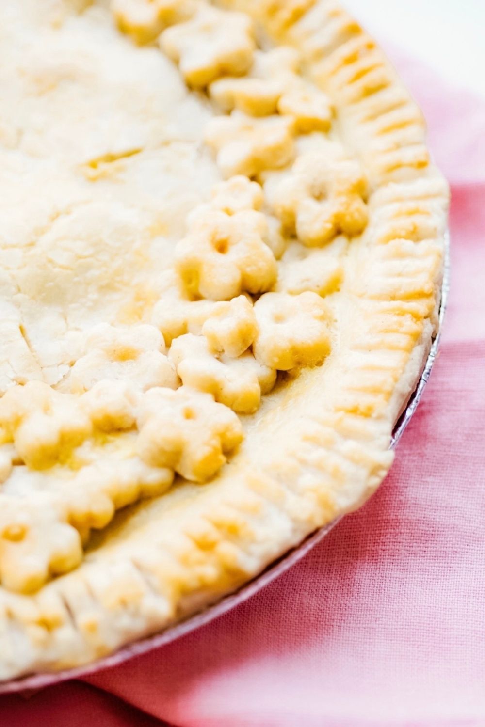 Mike‘s Favorite Strawberry Rhubarb Pie Recipe / Pie Flowers / With Gluten-Free and Dairy-Free Options