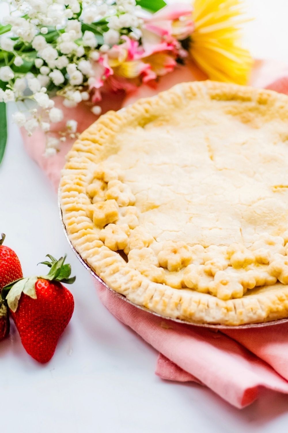 Mike‘s Favorite Strawberry Rhubarb Pie Recipe / With Gluten-Free and Dairy-Free Options