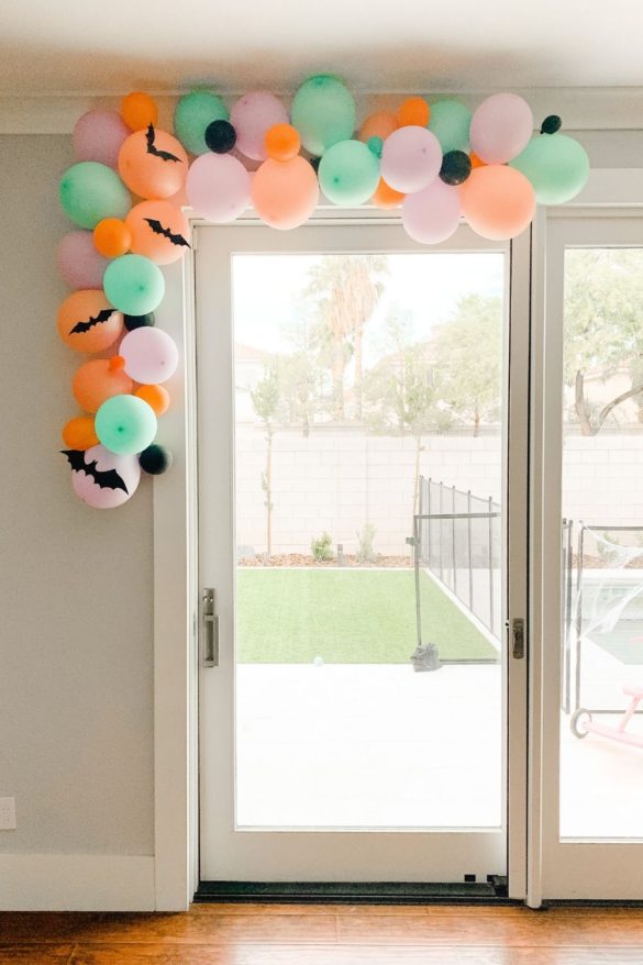 Simple Halloween Party and Home Decor Ideas - Halloween Balloon Garland